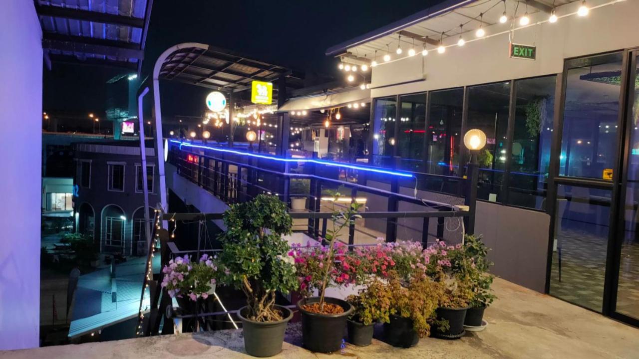 View Dee Bkk Airport Residence Banguecoque Exterior foto